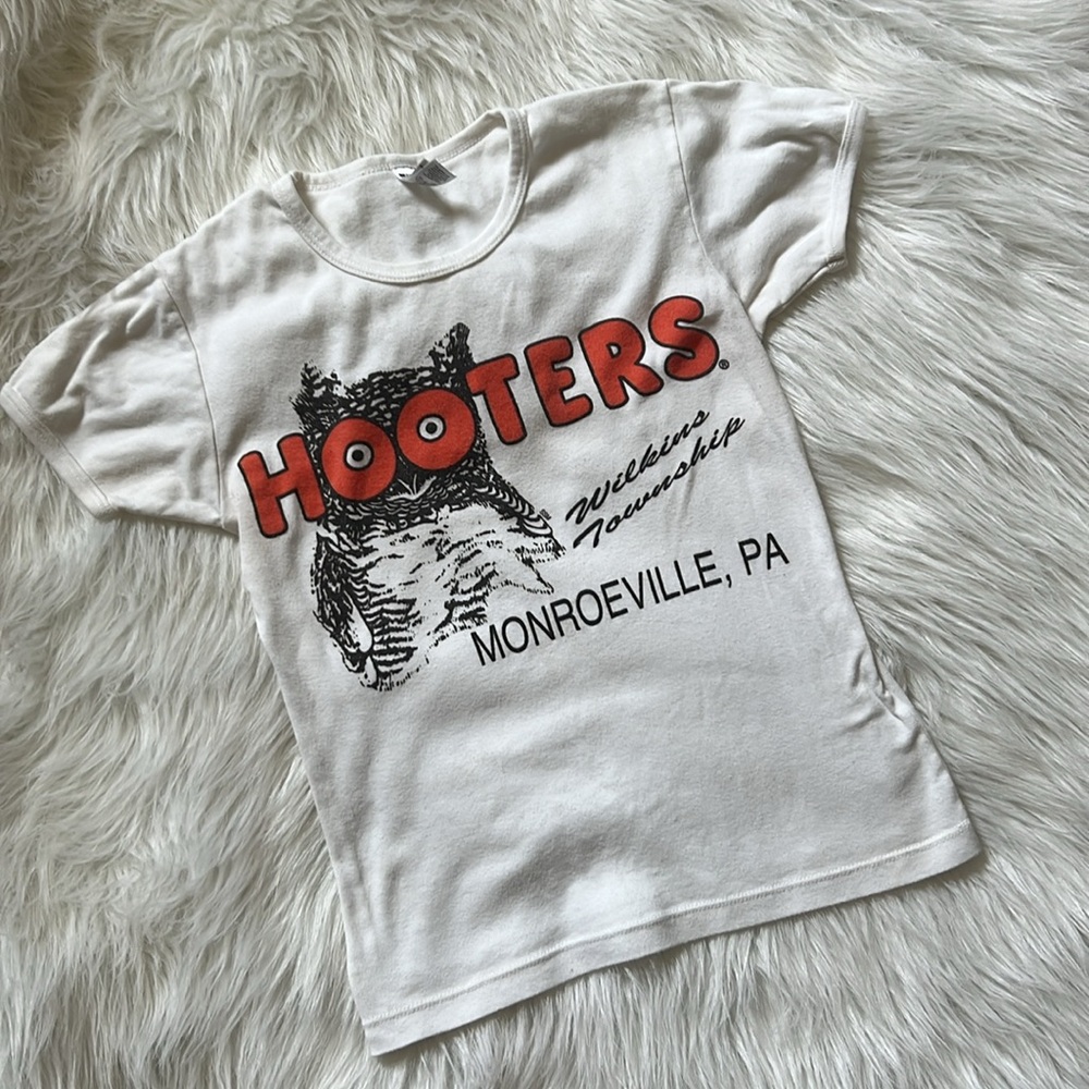 Retro Hooters T-shirt, Wilkins Township, Monroeville, PA, Sz S